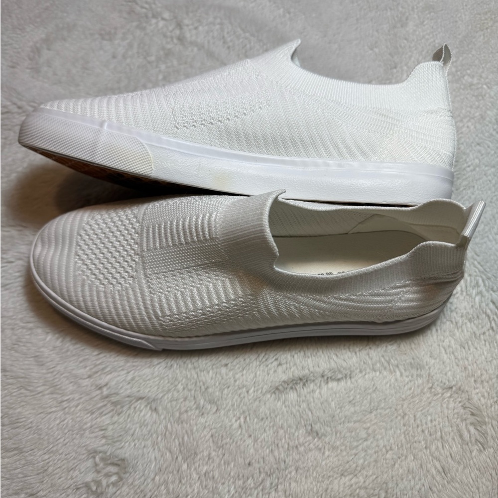 TAXI Women's White Knit Slip-On Sneakers Comfort Walking Shoes NWOT